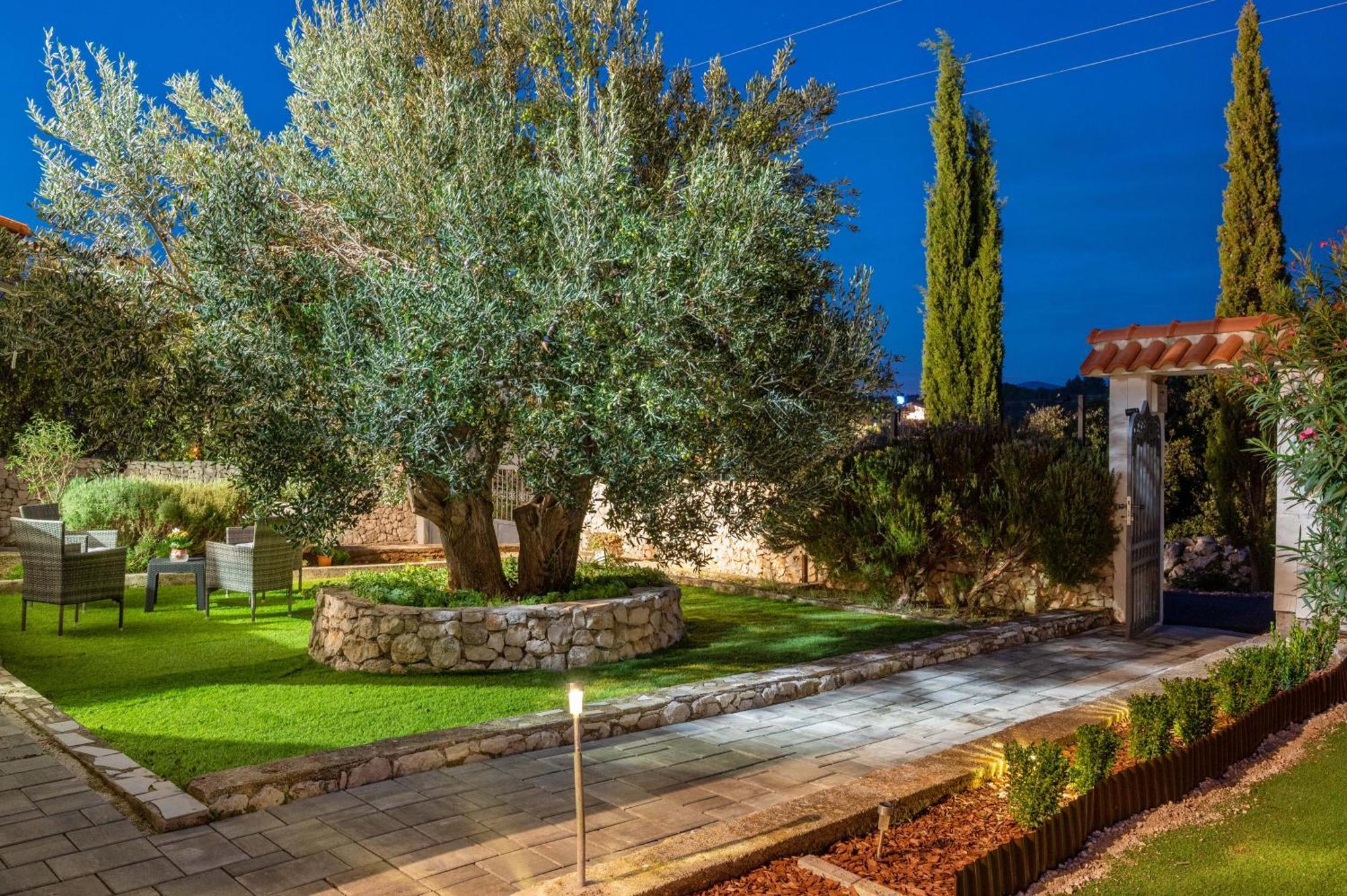 Family House Sonja Villa Sevid ภายนอก รูปภาพ
